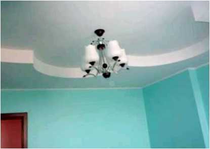 Чем лучше всего покрасить потолок