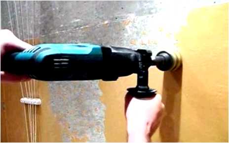 Как быстро снять старую краску со стен