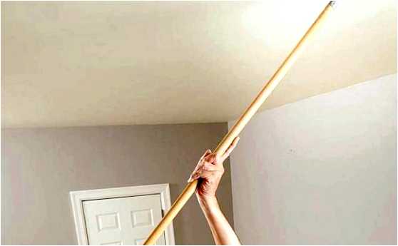Как правильно покрасить потолок без разводов