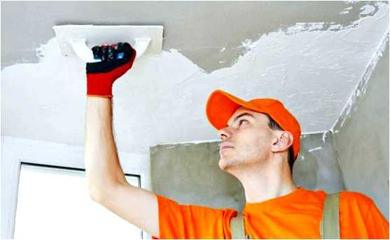 Как выровнять потолок краской