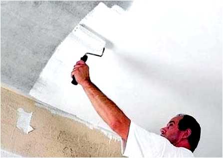 Нужно ли грунтовать потолок после шпаклевки перед покраской