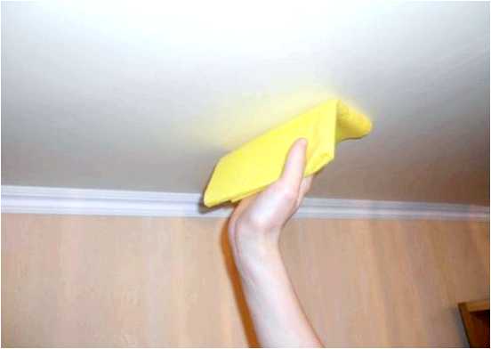 Нужно ли мыть потолок перед покраской