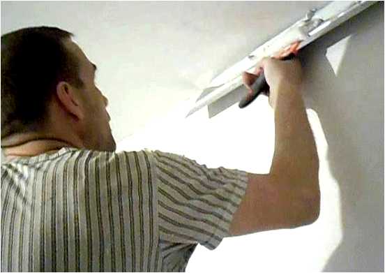 Нужно ли шпаклевать потолок под покраску