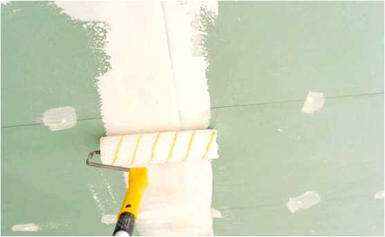Сколько слоев краски можно наносить на потолок